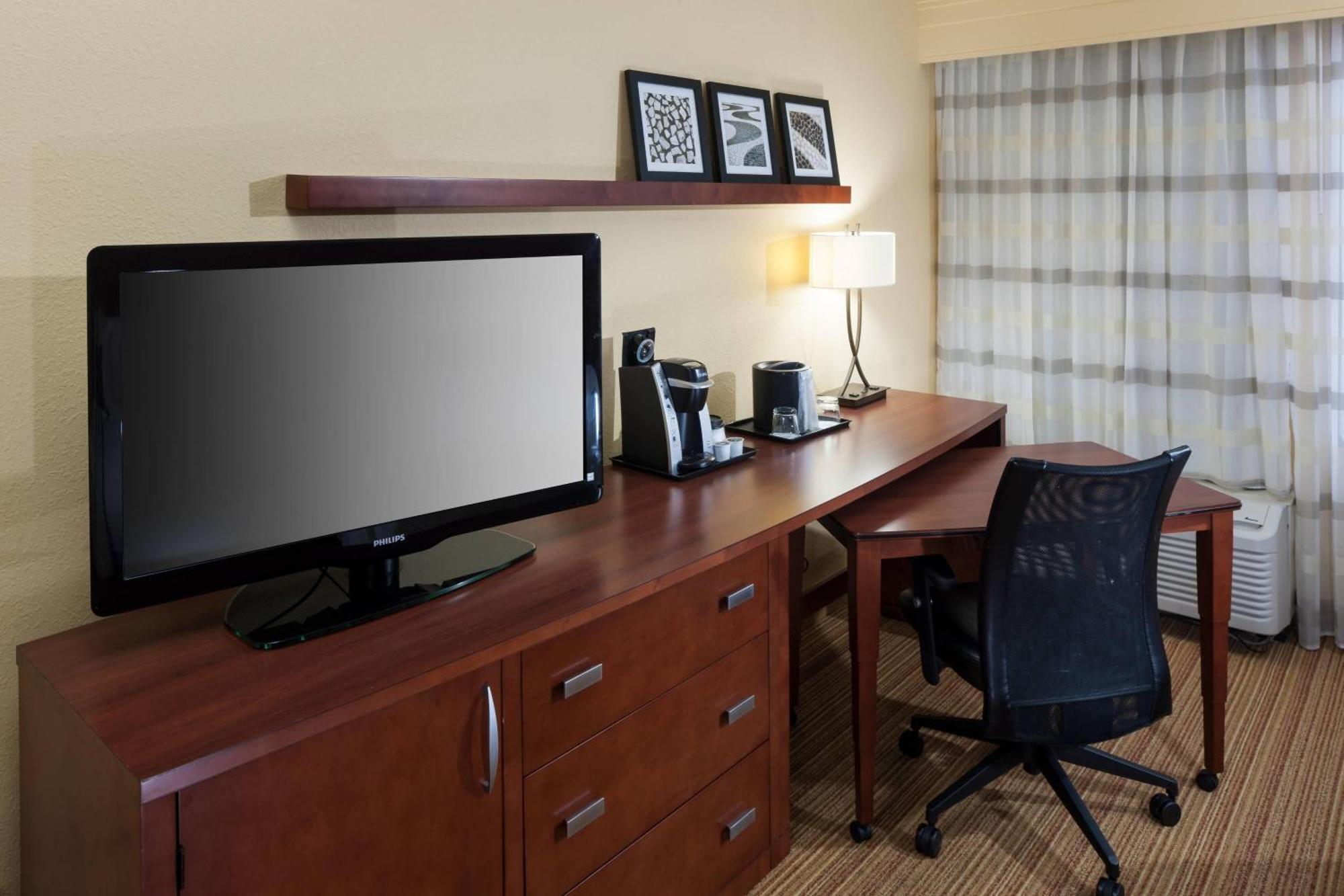 Courtyard By Marriott Jackson Ridgeland Hotel Exterior foto